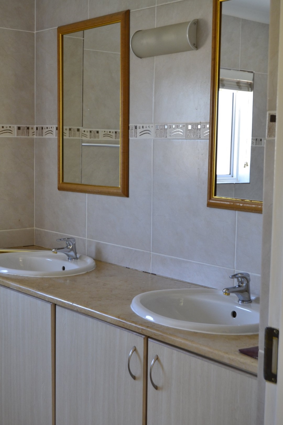 To Let 5 Bedroom Property for Rent in Heritage Park Western Cape